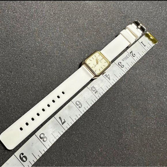 Signet Ladies Watch Vintage Gold Tone White Dial Quartz Movement Working - Picture 6 of 6